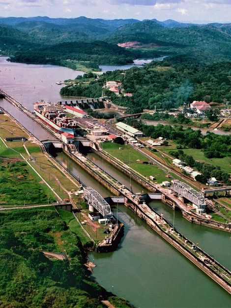 tugboat-one-ship-locks-Panama-Canal